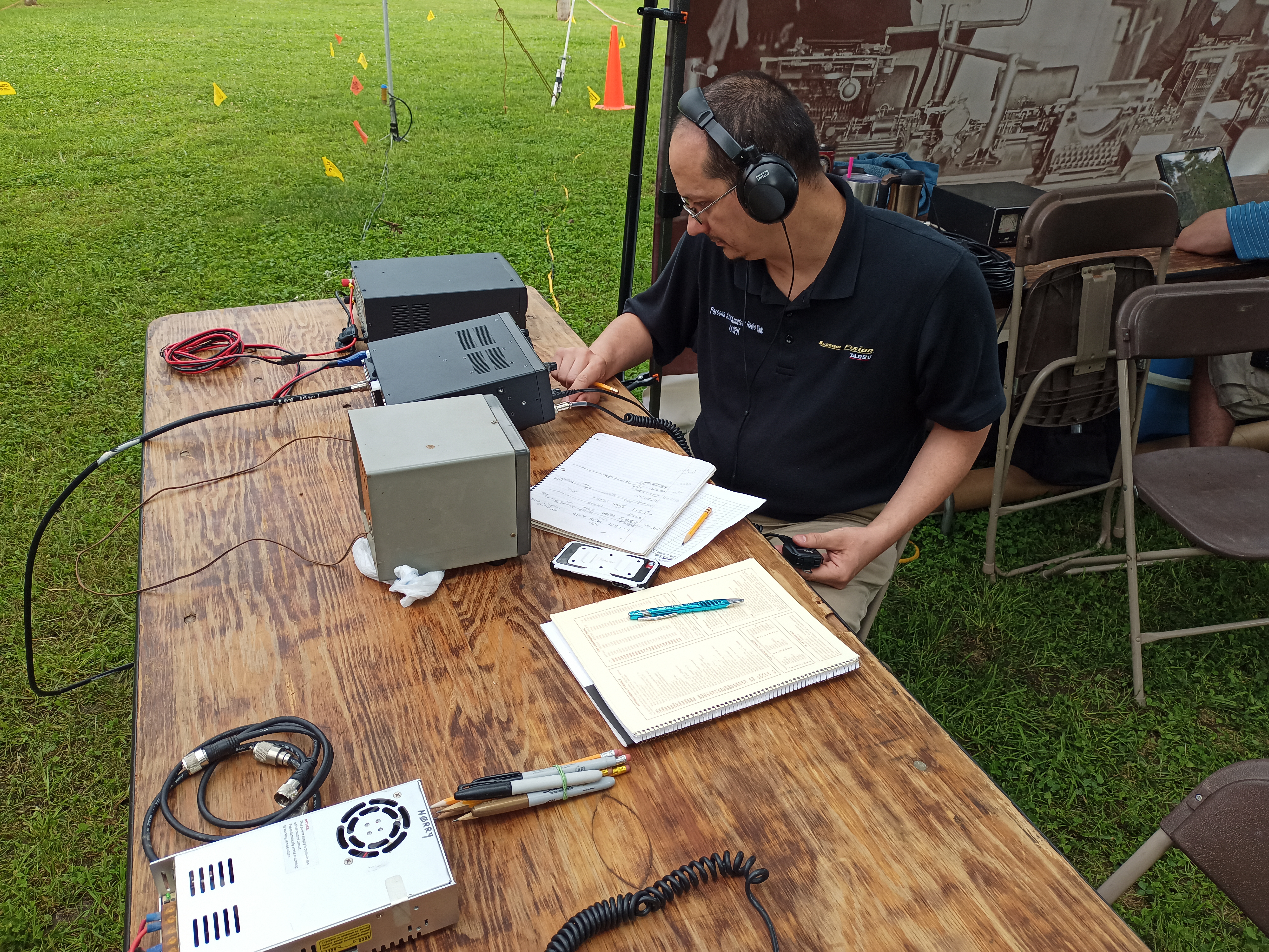 Lee operating CW (Morse code) at a PAARC event
